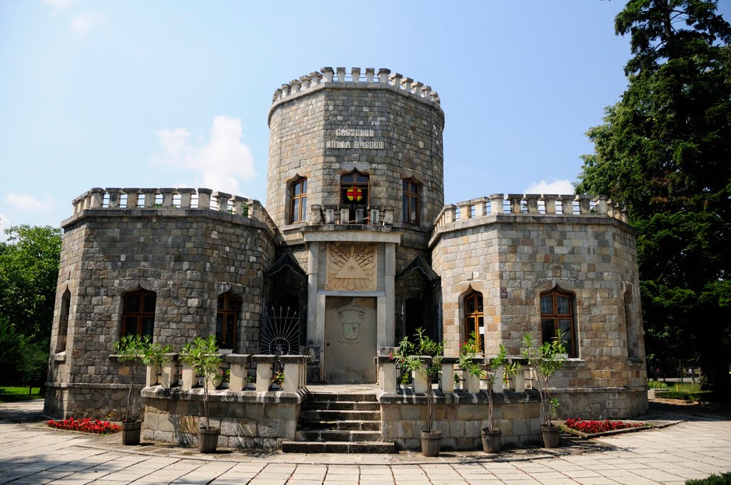 Castelul-Iulia-Hasdeu-de-la-Campina-Templul-Spiritist-de-la-poalele-Carpatilor
