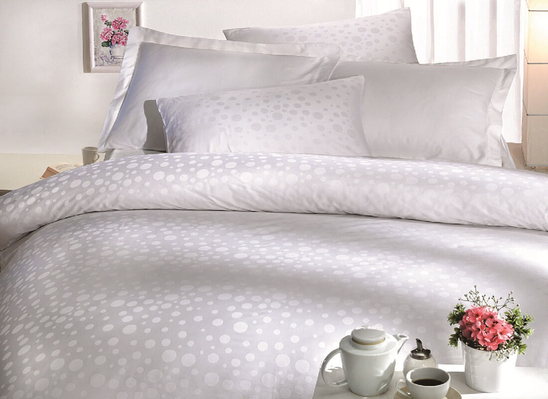 Din ce materiale se confectioneaza lenjeriile de pat?