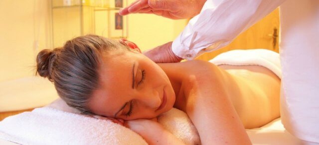 Cum contribuie masajul la relaxarea corpului?