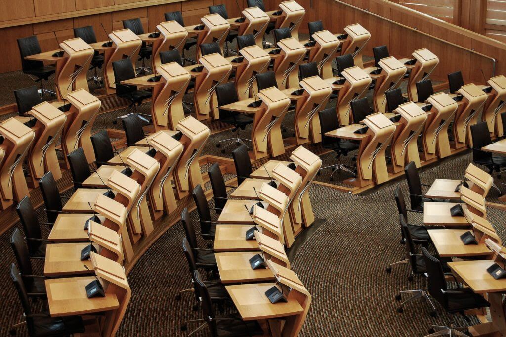 horizontal-shot-desks-inside-scottish-parliament-building