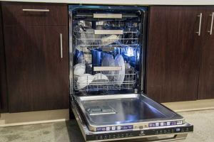 Eficiență și Confort: Alege Cea Mai Bună Mașină de Spălat Vase pentru Bucătăria Ta