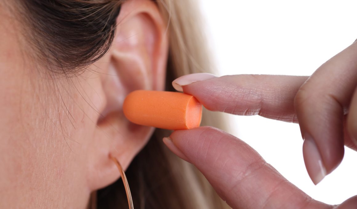 Din ce materiale se fac dopurile de urechi