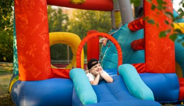 Cum pornesc un business de închiriere topogane gonflabile cu buget redus?