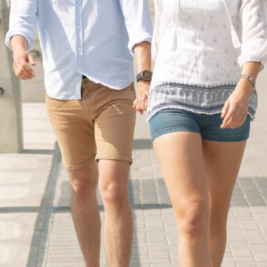 Cum porți pantaloni scurți damă fără să pari prea casual?